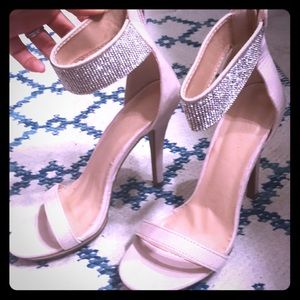 Nude heels, diamond ankle band, size 8 Brand New!